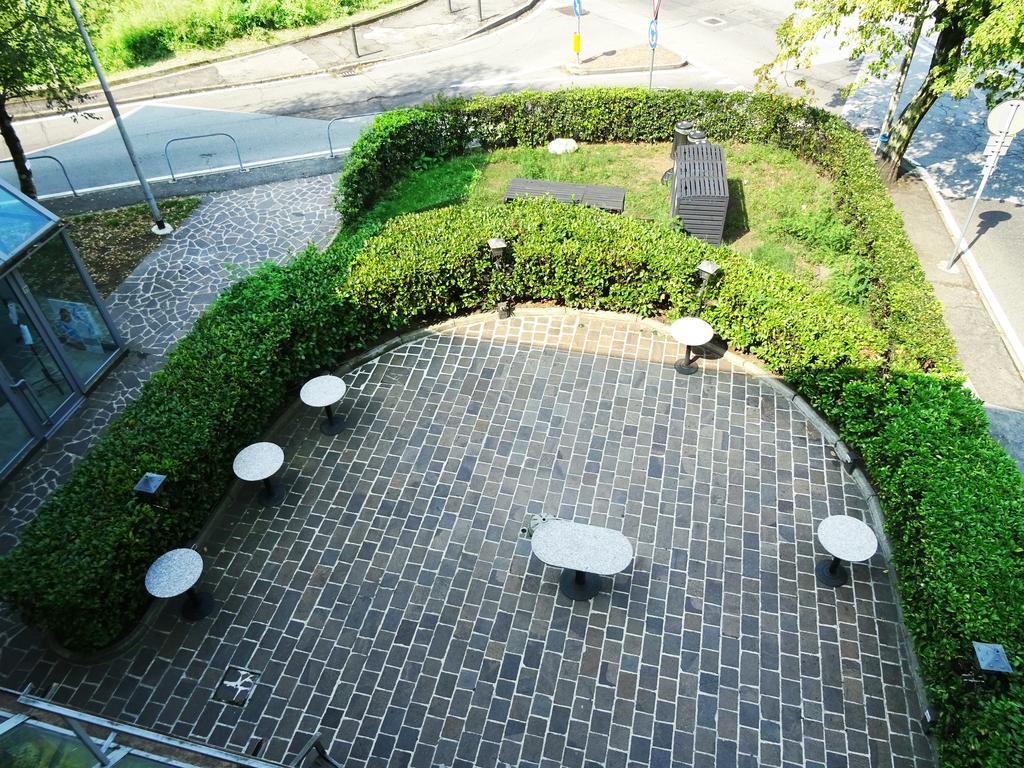 Victoria Hotels Carso Camnago Volta Exterior photo